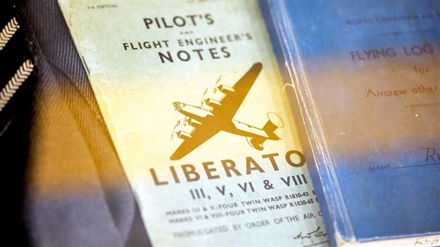 Vstava pod nzvem Ryti nebes je a do 26. jna
k vidn na brnnskm vstaviti. Ukazuje originln leteck uniformy, nejvy vojensk a sttn vyznamenn, ale tak legendrn letadlo Spitfire.