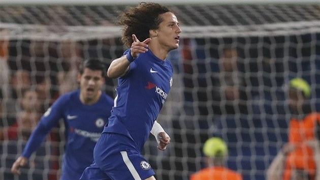 Stoper Chelsea David Luiz oslavuje gl.