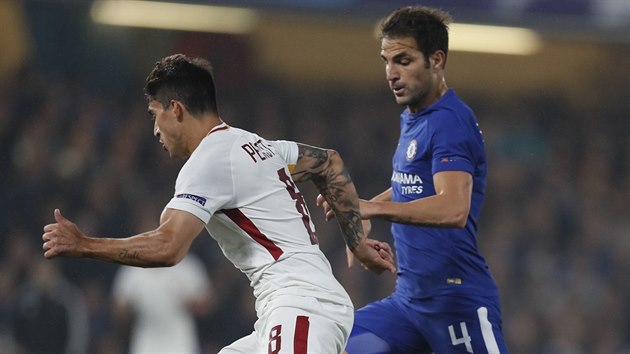 FABREGAS KONTRA PEROTTI. I tento souboj nabdlo utkn mezi Chelsea a AS m.