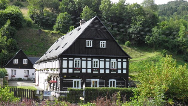 Kryštofovo Údolí, okres Liberec. K penzionu patří ještě samostatný zděný patrový domek pro osm hostů.