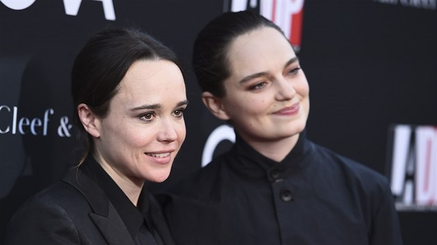 Ellen Page a její partnerka Emma Portnerová (Los Angeles, 7. října 2017)