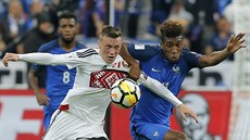 Tsný souboj o mí svádjí Yuri Kovalev z Bloruska a Kingsley Coman z Francie...