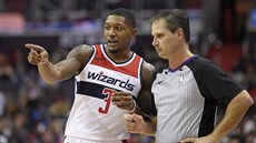 Bhem zápasu Washington - Philadelphia si pkn popovídali Bradley Beal a...