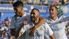 Karim Benzema z Realu Madrid (uprosted) v obleení spoluhrá po úvodní brance