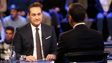 Lídr FPÖ Strache bhem televizní debaty s kancléem  Kernem