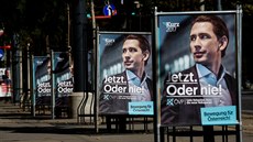 Předvolební plakáty v ulicích Vídně.