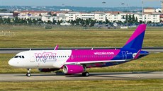 Wizz Air používá letadla A-320. Zde na letišti v Toulouse