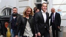 Kandidát rakouských sociálních demokrat Christian Kern a jeho manelka Eveline...