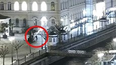 Vandal řádil v centru Karlových Varů, pak utíkal před policií