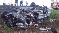 Na Tren�ínsku se srazil mikrobus s kamionem. (14. �íjna 2017)