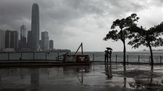 K Hongkongu se blíí tajfun Khanun. (15. íjna 2017)