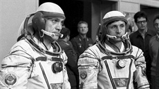 Ji samotná píprava k letu v Sojuzu T-13 na mlící stanici Saljut-7 byla ...