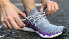 Plastová míka ukotvuje chodidlo i s patou na své místo