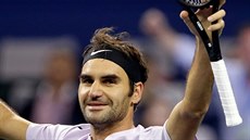 Roger Federer po triumfu ve finále turnaje v anghaji.