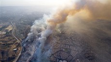 Kalifornie se potýká s řadou rychle se šířících požárů, které již zničily...