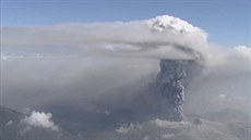 Erupce vulkánu inmoedake v pohoí Kariima