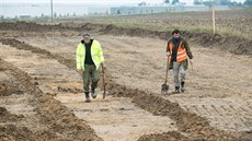 V trase budoucí dálnice D55 u Napajedel už pracují archeologové.