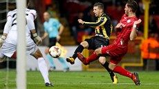 Brian Linssen z Vitesse Arnhem pálí na bránu v utkání proti Zulte Waregem.