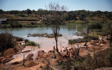 Tba kobaltu u jezera mezi msty Lubumbashu a Kolwezi v Demokratick republice...