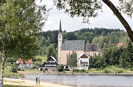 Farní kostel svatého Filipa a Jakuba v Pední Výtoni