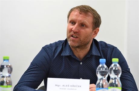 Trenr Ale Keek na tiskov konferenci fotbalovho st nad Labem