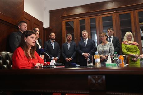 Stedoeský kraj má novou koalici, dohodu podepsaly ANO, SSD a KSM. Potvrdila...