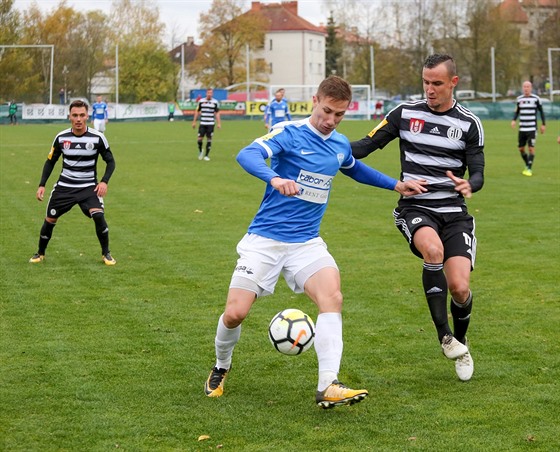 Momentka z jihoeského derby mezi eskými Budjovicemi a Táborskem.