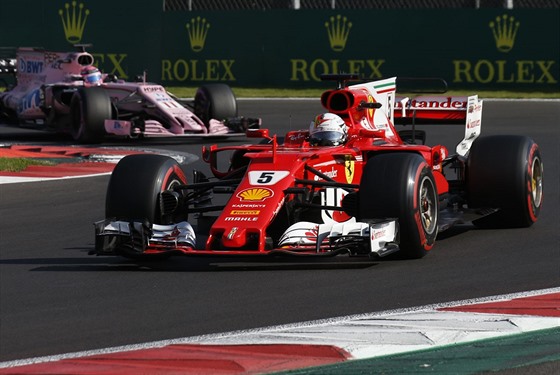 Sebastian Vettel z Ferrari při kvalifikaci na Velkou cenu Mexika Formule 1.