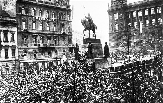 Oslavy vzniku eskoslovenska na Václavském námstí v Praze (28. íjna 1918)