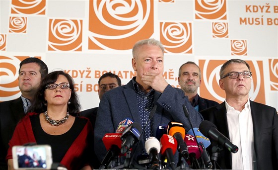 Regionální organizace SSD ádají rezignaci souasného vedení strany v ele s Milanem Chovancem.