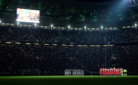 Na stadionu Juventusu bojkotovala část fanoušků minutu ticha. Otočili se zády a...