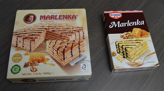 Produkt české firmy Marlenka (vlevo) a v Turecku prodávaný dort v prášku s...