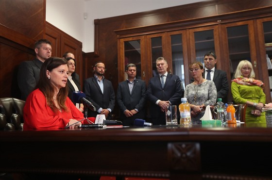 Středočeský kraj má novou koalici, dohodu podepsaly ANO, ČSSD a KSČM. Potvrdila...
