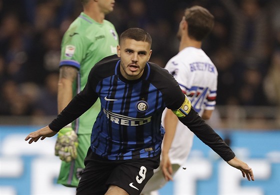 Mauro Icardi z Interu Milán se raduje ze svého gólu proti Sampdorii.