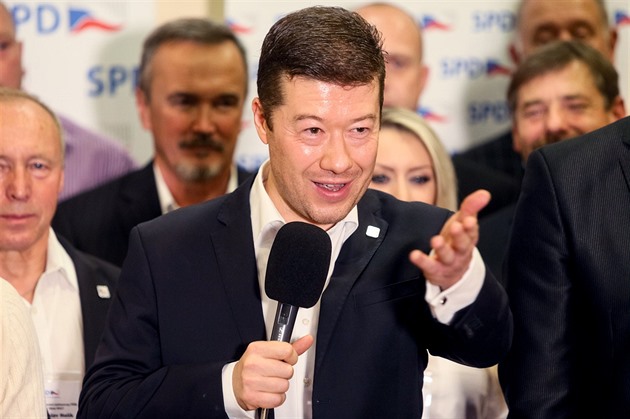 Tomio Okamura v pražském volebním štábu SPD. (21. října 2017)