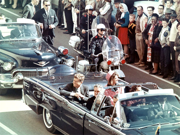 V USA zveřejnili 13 tisíc dokumentů o vraždě Kennedyho, další stále skrývají