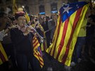 Barcelona protestuje proti rozhodnutí Madridu omezit katalánskou autonomii (21....