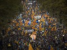 Barcelona protestuje proti rozhodnutí Madridu omezit katalánskou autonomii (21....