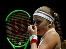 Tenistka Jelena Ostapenková bhem úvodního duelu Turnaje mistry.