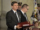 Slovinský prezident Borut Pahor pevzal ád bílého lva pi slavnostním...