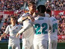 Segio Ramos (elem) a Isco z Realu Madrid slaví gól.