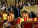 Katalántí poslanci pijali rezoluci o nezávislosti.
