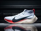 Becká bota Nike zoom Vaporfly, ve které zabhl Eliud Kipchoge maraton v Monze...