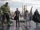 DO KINA: Thor se pere s Hulkem a Jana Plodková s matestvím
