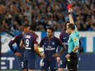 A TO MYSLÍ VÁN? Neymar se ervené kart, kterou mu v utkání Marseille-PSG...