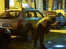 Vyetovatelé v Kyjev prohlíejí místo útoku na poslance Ihora Mosijuka (25....