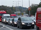 Ranní dopravu na Jiní spojce zkomplikoval pokozený autobus MHD (24.10.2017)