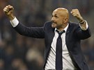 Luciano Spalletti, trenér Interu Milán, slaví výhru.