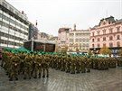 P��sahu slo�ili nov� voj�ci na n�m�st� Svobody v Brn�. Obvykle se tento...