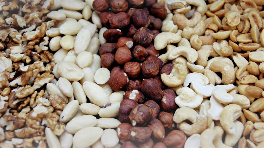 Kešu a arašídy jsou sice všeobecně považovány za ořechy, ale ve skutečnosti se jedná o jiné plody.